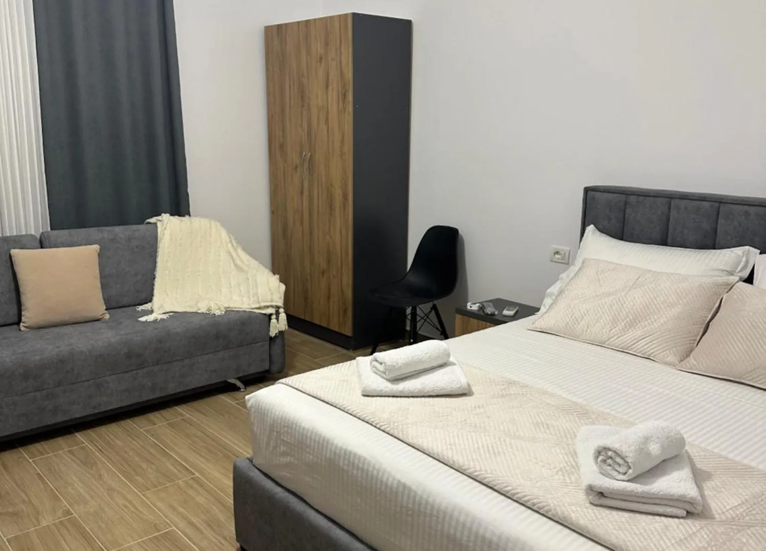 Lexhulo Room'S Domje